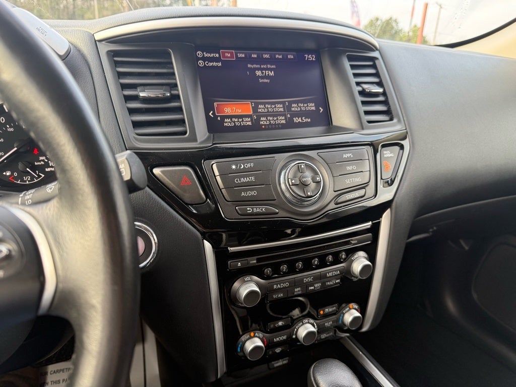 2020 Nissan Pathfinder SV