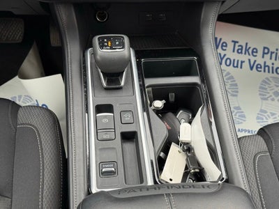 2025 Nissan Pathfinder SV