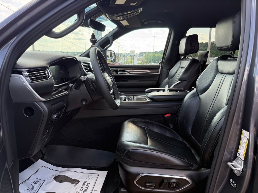 2023 Jeep Wagoneer Base