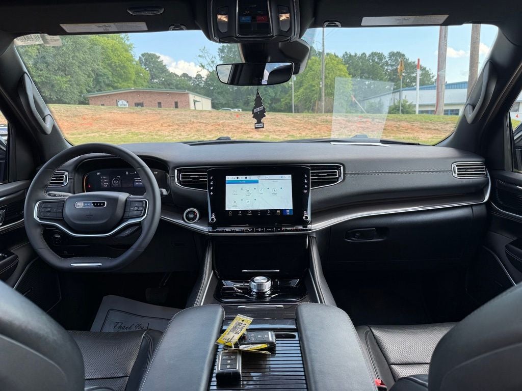 2023 Jeep Wagoneer Base