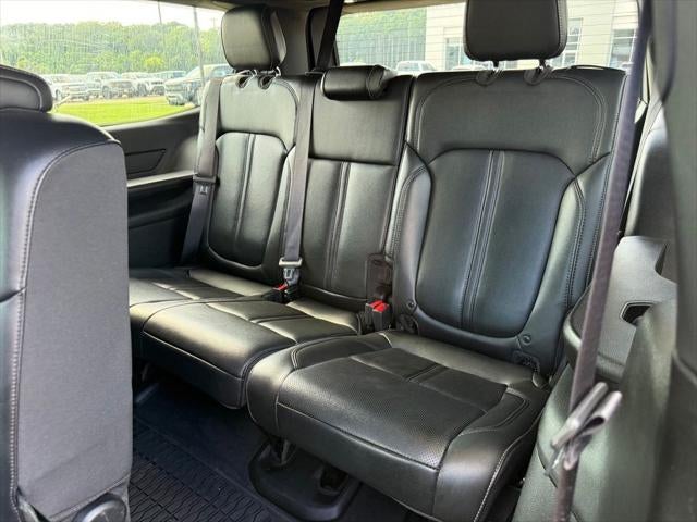 2023 Jeep Wagoneer Base
