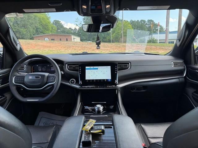 2023 Jeep Wagoneer Base