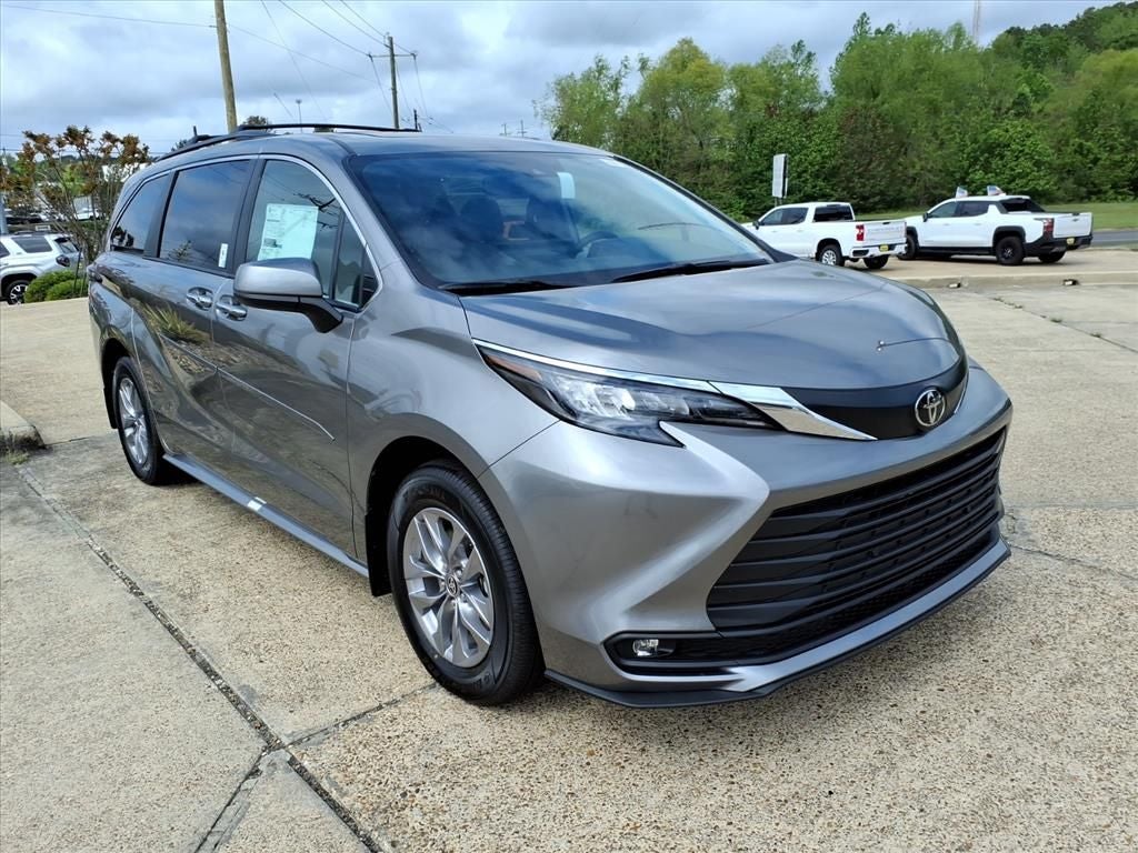 2026 Toyota Sienna XLE 8 Passenger