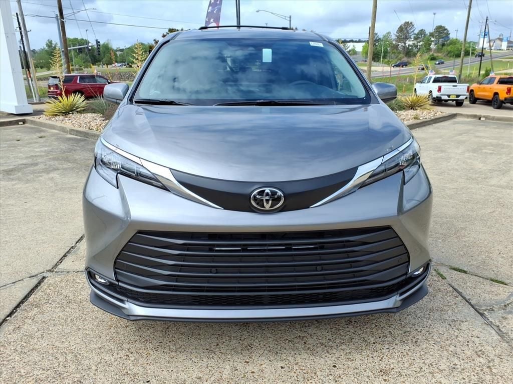 2026 Toyota Sienna XLE 8 Passenger