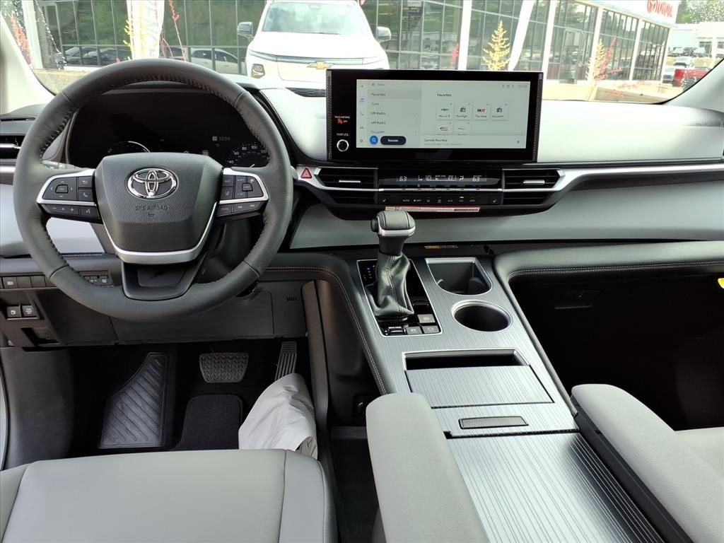2026 Toyota Sienna XLE 8 Passenger