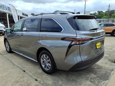 2026 Toyota Sienna XLE 8 Passenger