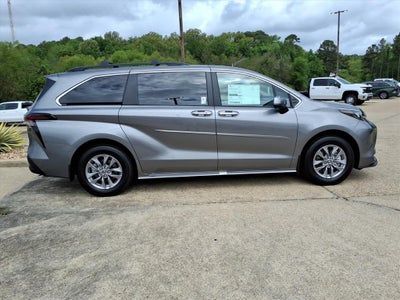 2026 Toyota Sienna XLE 8 Passenger