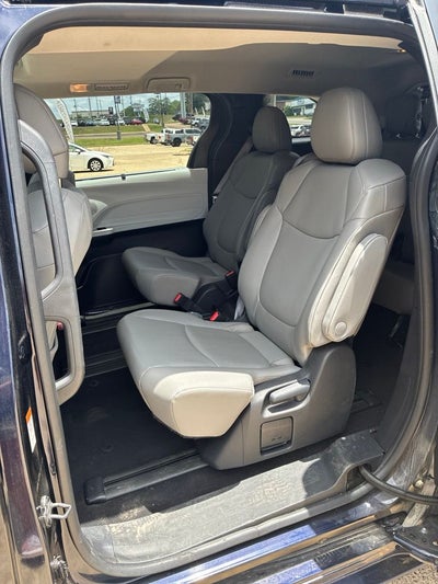 2025 Toyota Sienna XLE 8 Passenger