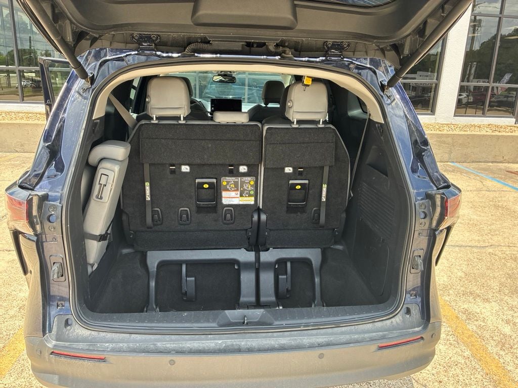 2025 Toyota Sienna XLE 8 Passenger