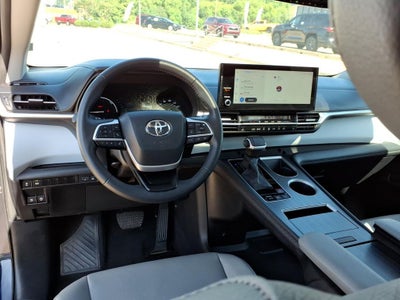 2025 Toyota Sienna XLE 8 Passenger