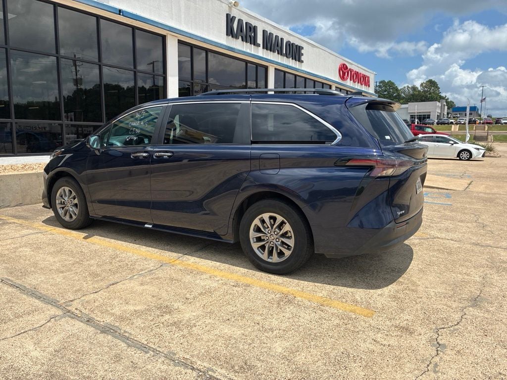 2025 Toyota Sienna XLE 8 Passenger