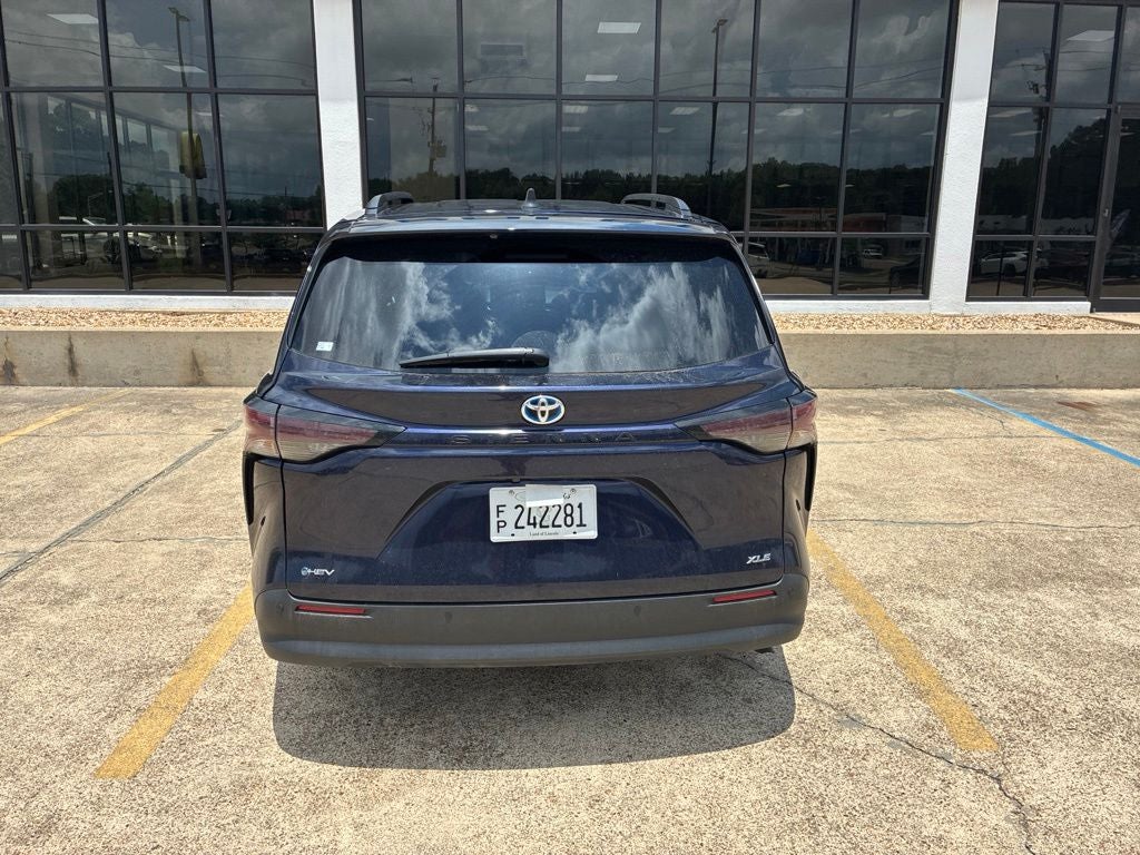2025 Toyota Sienna XLE 8 Passenger
