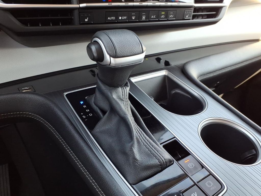 2025 Toyota Sienna XLE 8 Passenger