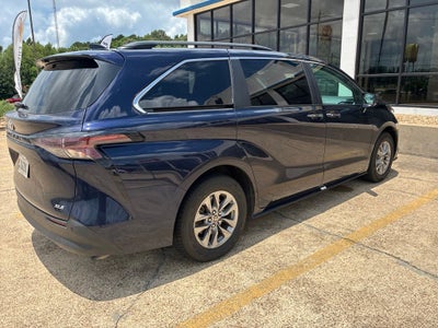 2025 Toyota Sienna XLE 8 Passenger