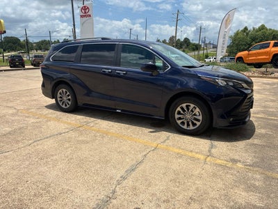 2025 Toyota Sienna XLE 8 Passenger