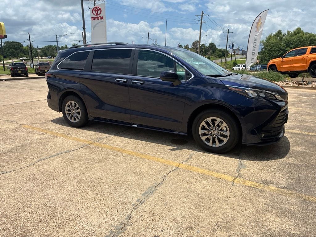 2025 Toyota Sienna XLE 8 Passenger