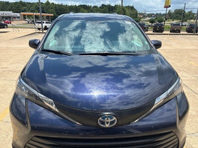 2025 Toyota Sienna XLE 8 Passenger