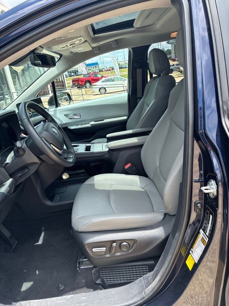 2025 Toyota Sienna XLE 8 Passenger