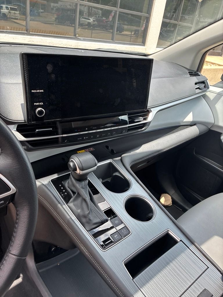 2025 Toyota Sienna XLE 8 Passenger