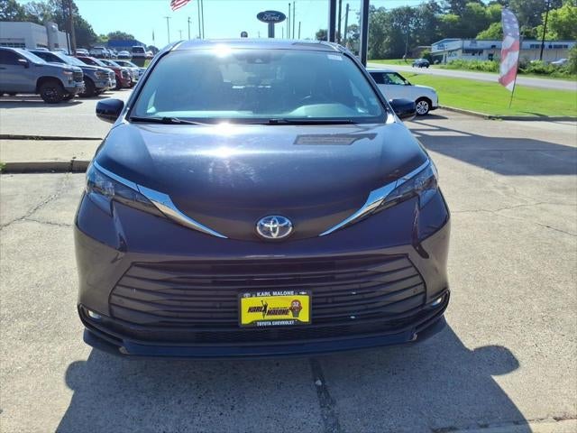 2025 Toyota Sienna XLE 8 Passenger