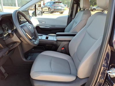 2025 Toyota Sienna XLE 8 Passenger