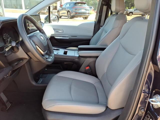 2025 Toyota Sienna XLE 8 Passenger