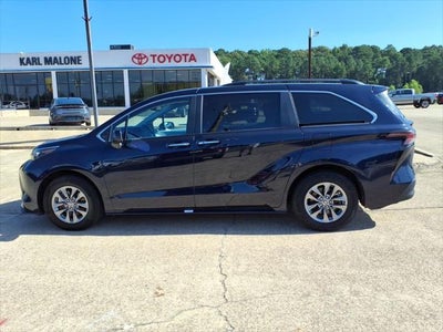 2025 Toyota Sienna XLE 8 Passenger