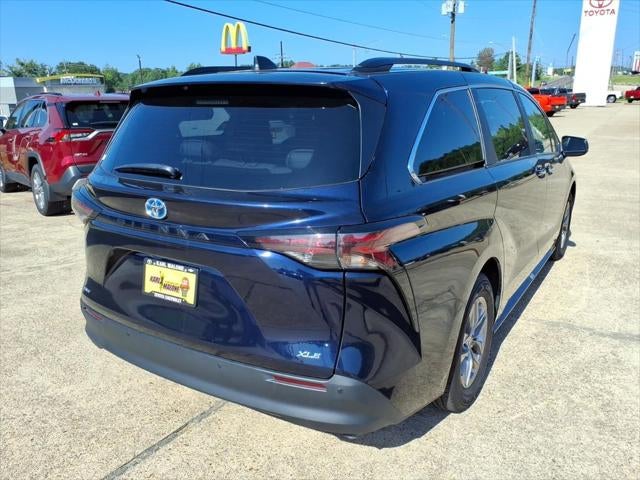 2025 Toyota Sienna XLE 8 Passenger