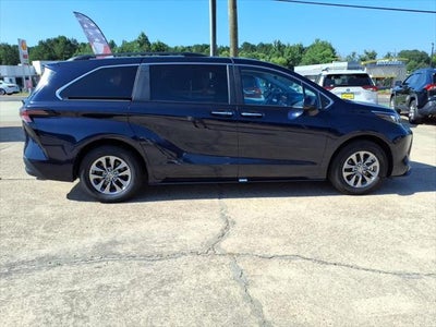 2025 Toyota Sienna XLE 8 Passenger