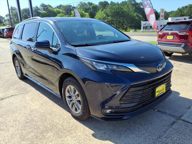 2025 Toyota Sienna XLE 8 Passenger
