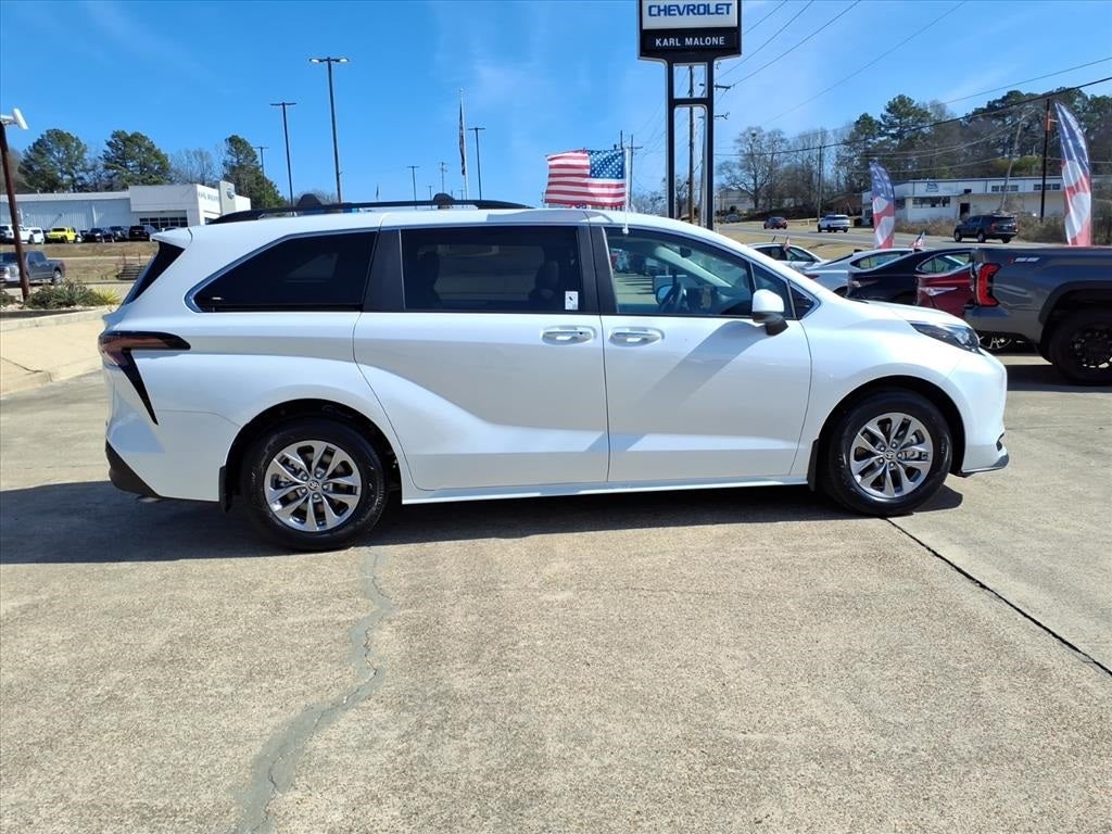 2026 Toyota Sienna XLE