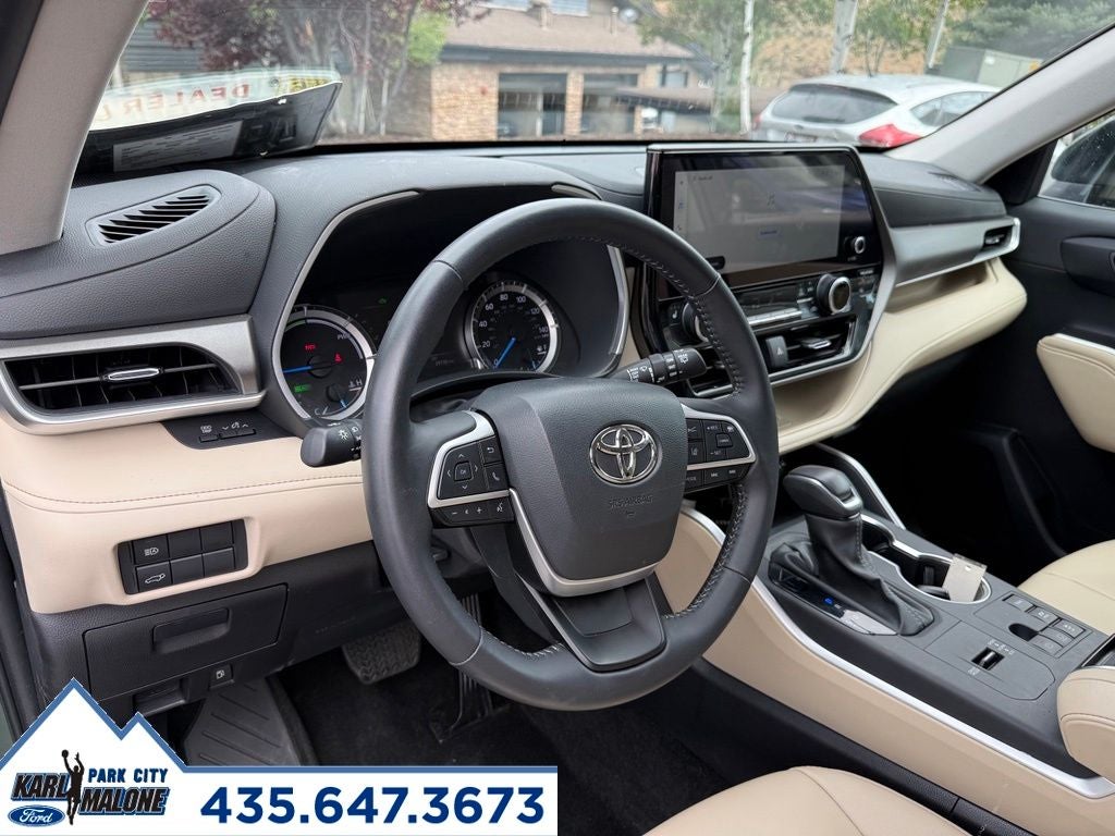 2025 Toyota Highlander Hybrid XLE