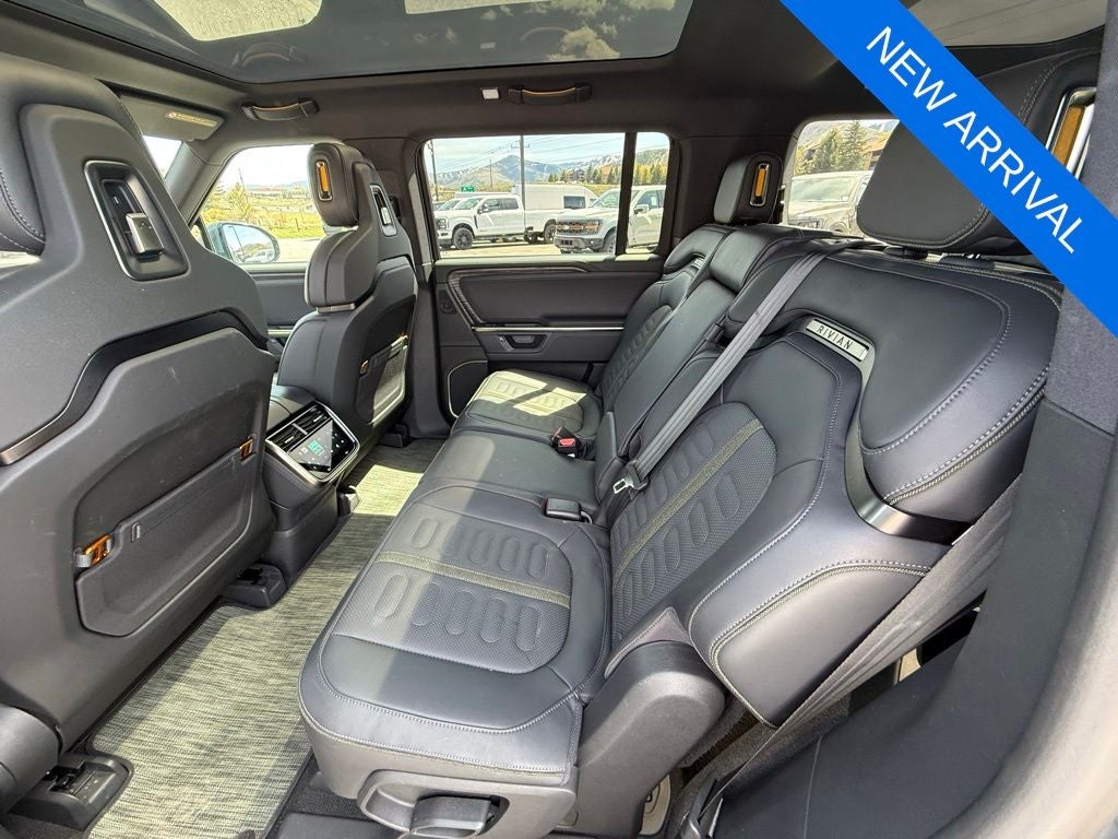 2026 Rivian R1S Base
