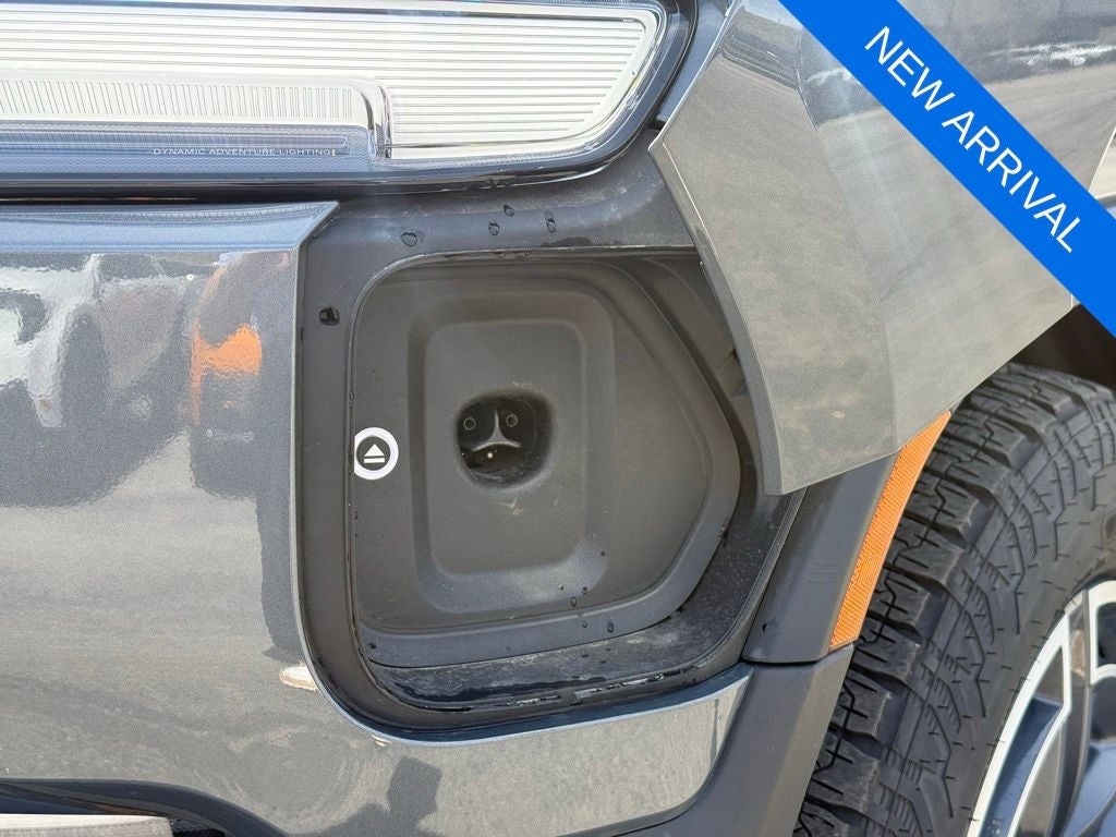 2026 Rivian R1S Base