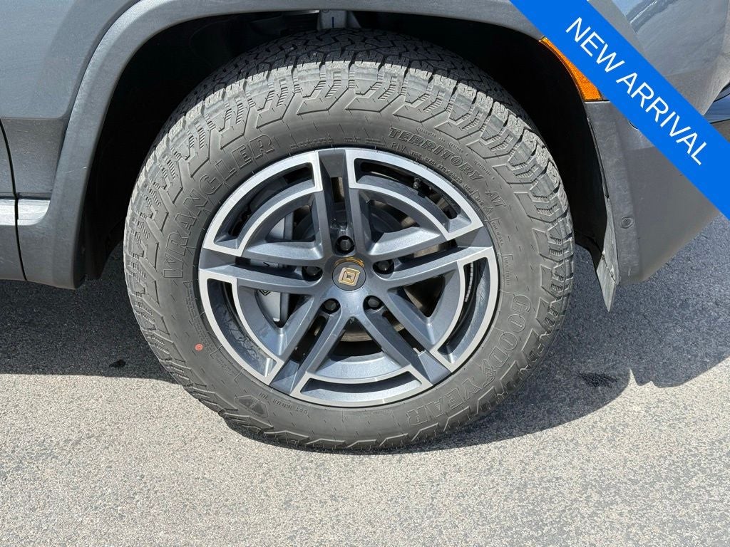 2026 Rivian R1S Base