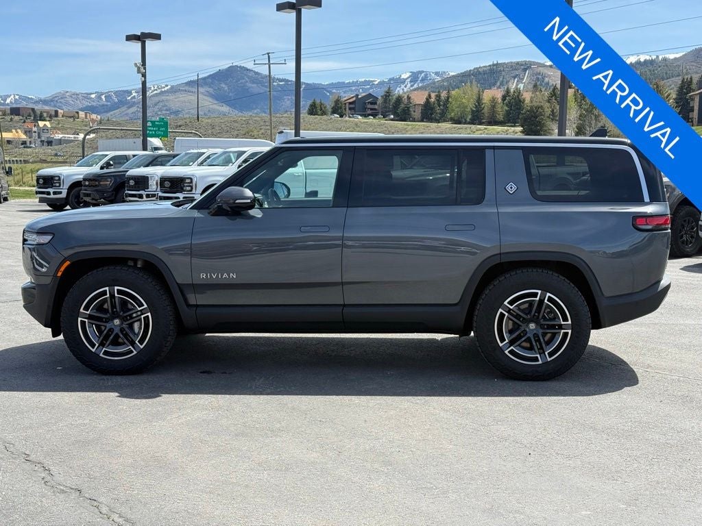 2026 Rivian R1S Base