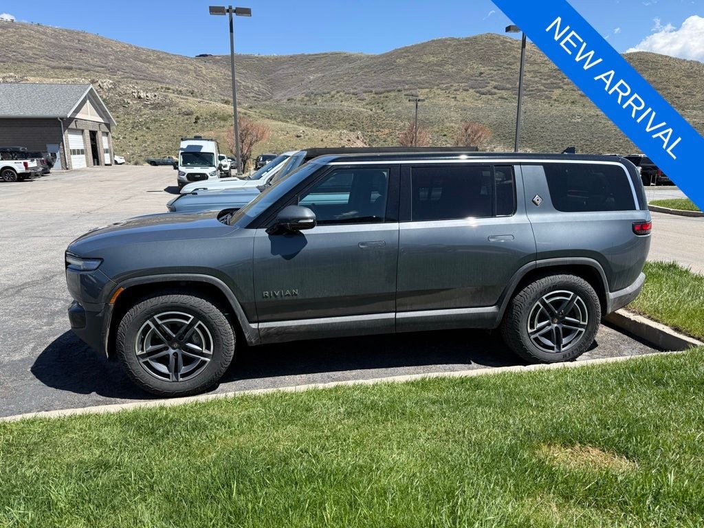 2026 Rivian R1S Base