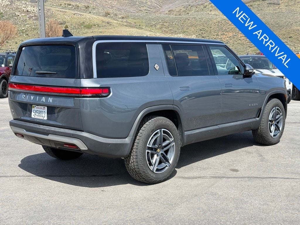 2026 Rivian R1S Base