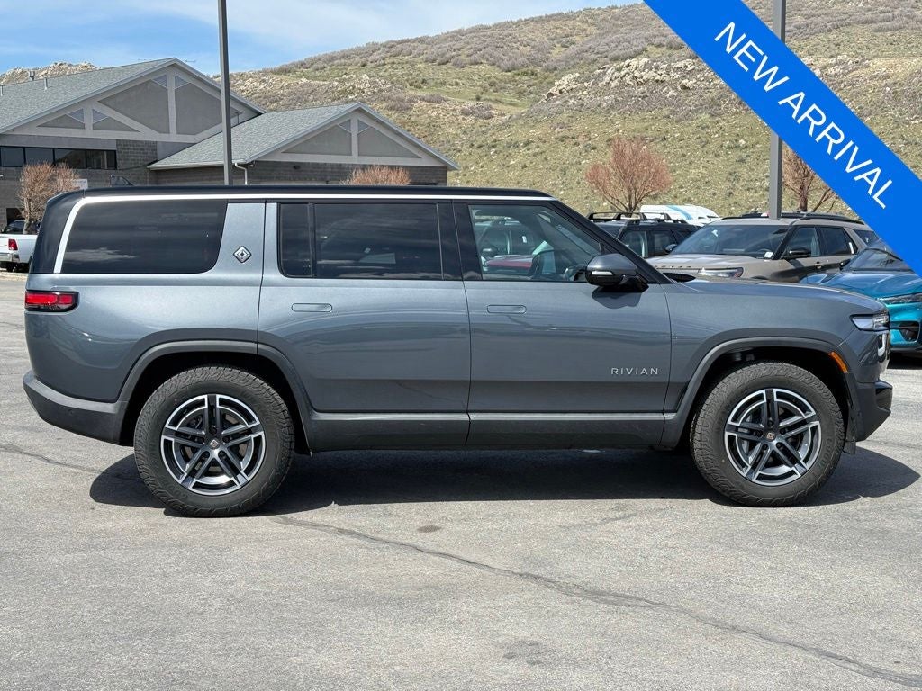 2026 Rivian R1S Base