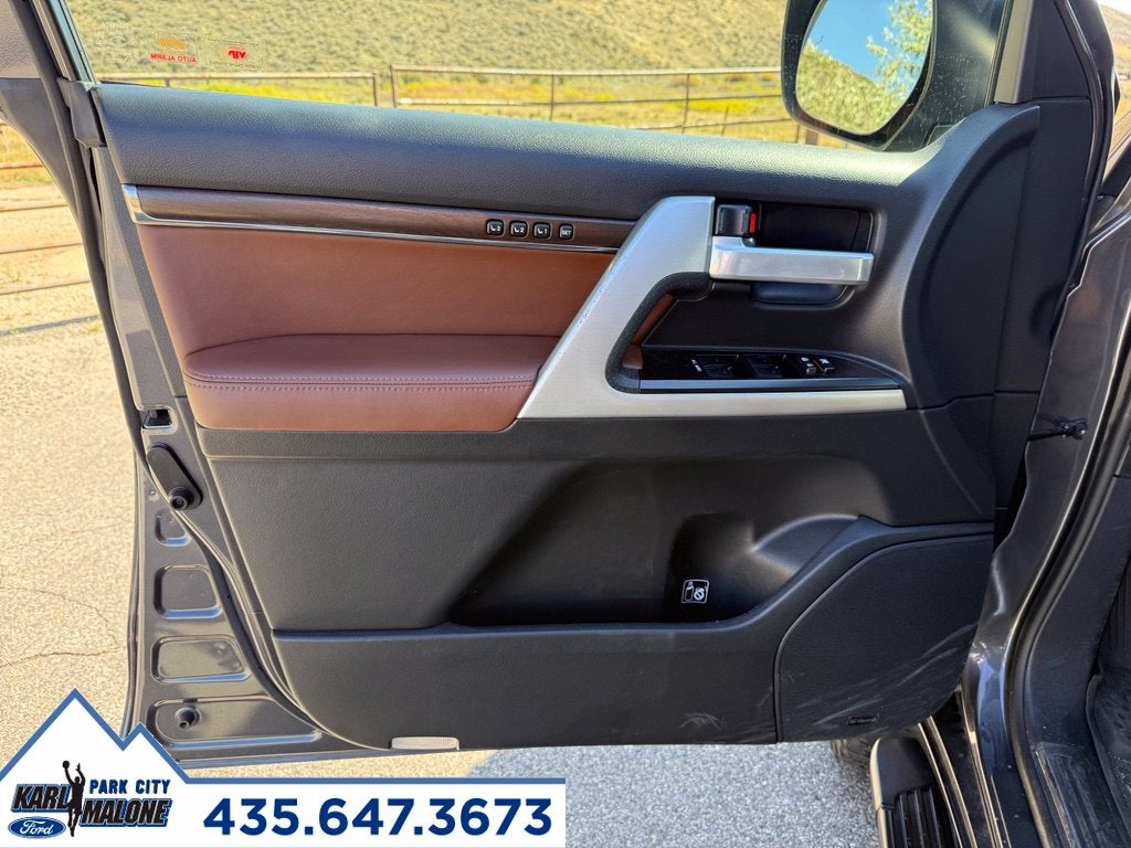 2018 Toyota Land Cruiser Base