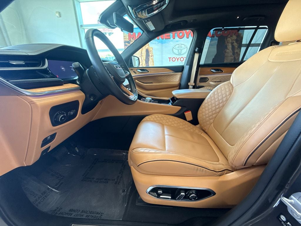 2022 Jeep Grand Cherokee Summit