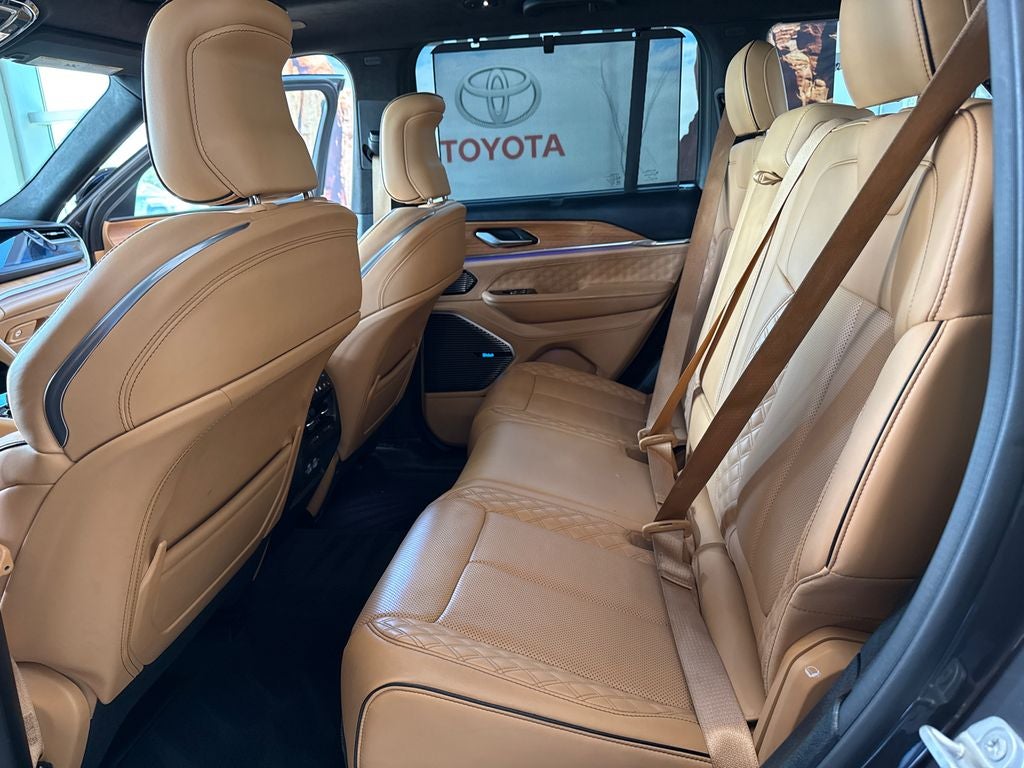 2022 Jeep Grand Cherokee Summit