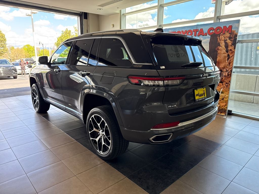2022 Jeep Grand Cherokee Summit