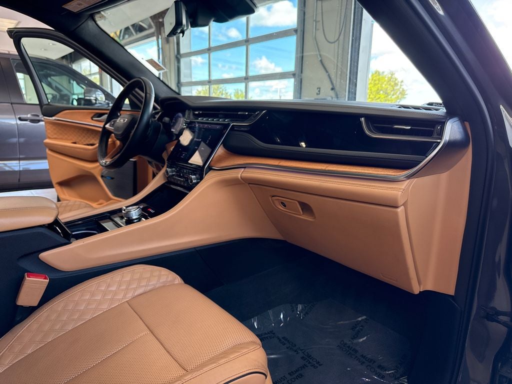 2022 Jeep Grand Cherokee Summit