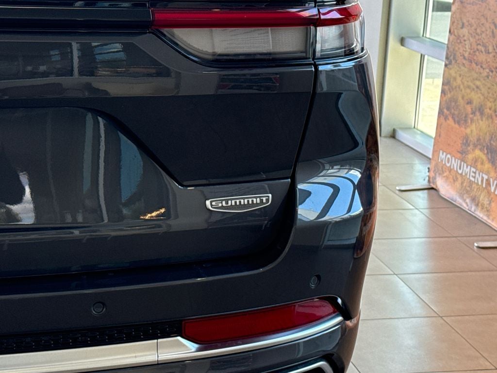 2022 Jeep Grand Cherokee Summit