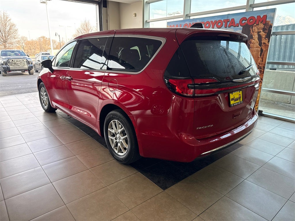 2025 Chrysler Pacifica Select
