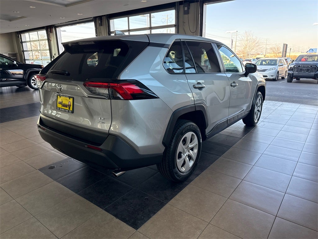 2024 Toyota RAV4 LE