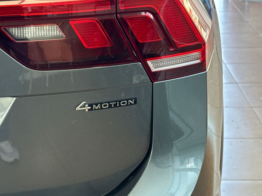 2022 Volkswagen Tiguan 2.0T SE R-Line Black