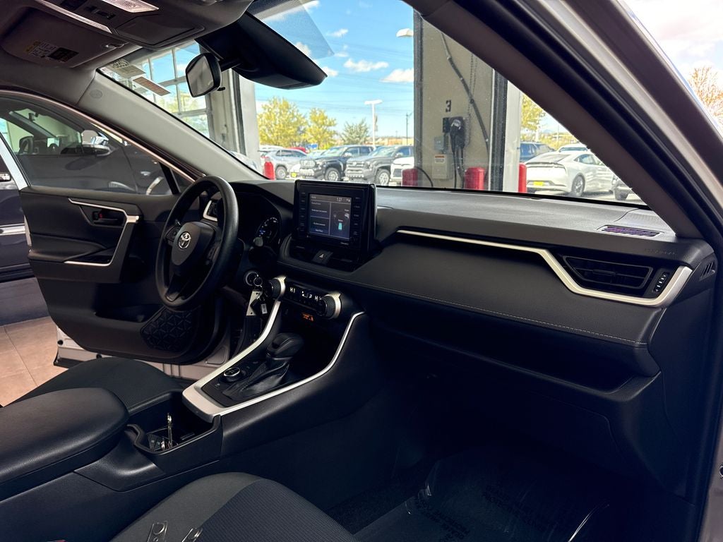 2022 Toyota RAV4 Hybrid LE