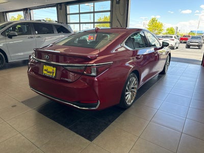 2022 Lexus ES 300h Luxury
